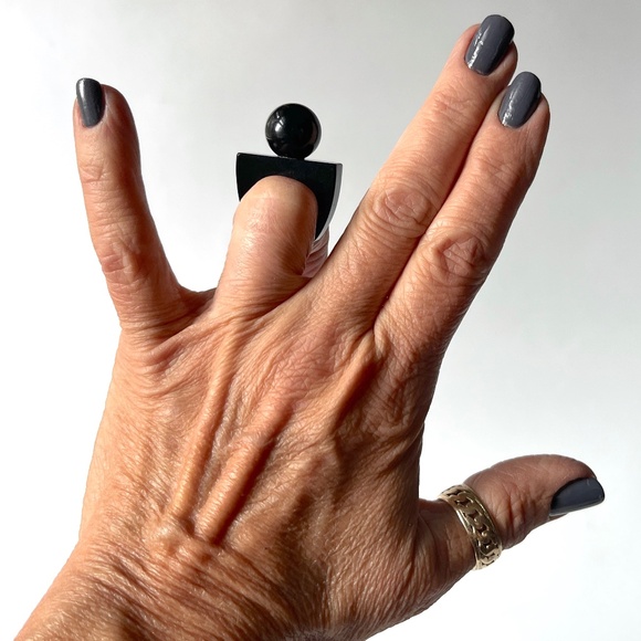 Vintage Size 5.5 Lucite Ring Chunky Ball Top Black Statement Unisex - Picture 4 of 10